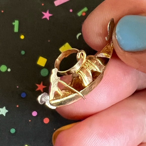 18k Venetian Gondola Charm - Picture 2 of 7